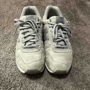 New Balance Women’s Light Gray Sneakers